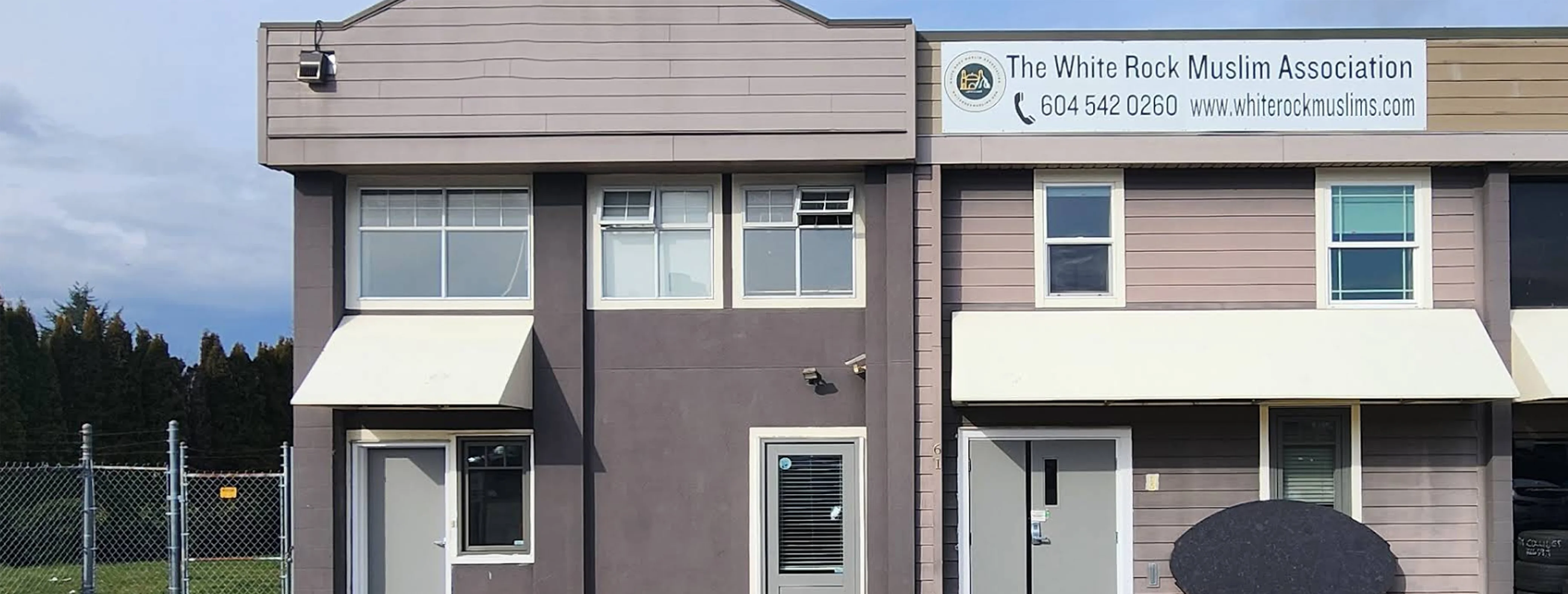Exterior view of White Rock Muslim Association Surrey building